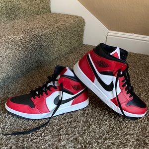 CHICAGO AJ1 BLACK TOE